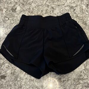 Lululemon Hotty Hot High Rise 2.5 length shorts Women's